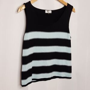 ‎- Tahari sweater